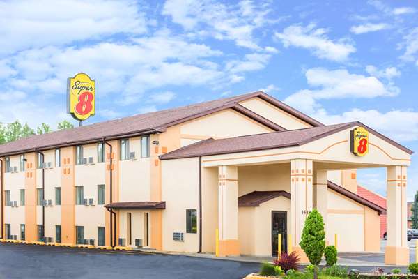 Exterior view - Super 8 Hotel Ames - I-35, Exit 111