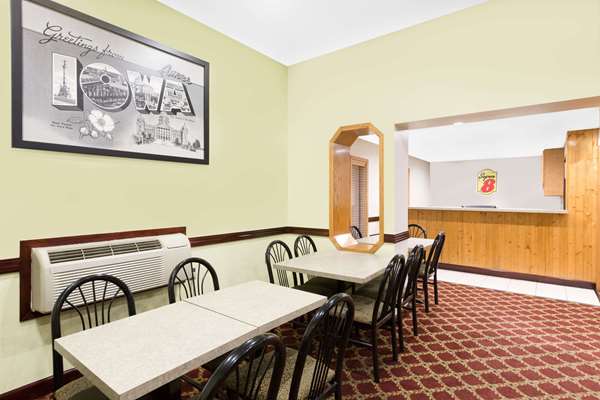  - Super 8 Hotel Ames - I-35, Exit 111