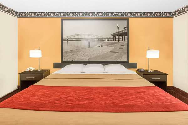 Suite - Super 8 Hotel Ames - I-35, Exit 111