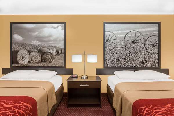  - Super 8 Hotel Ames - I-35, Exit 111