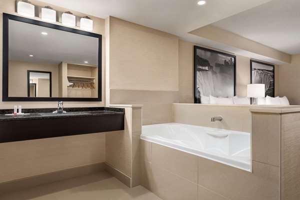  - Ramada Hotel near the Falls Niagara Falls