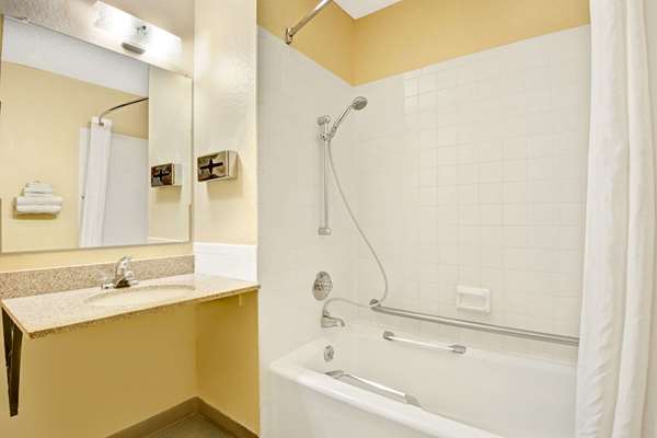  - Super 8 Hotel Independence - I-70, Exit 12