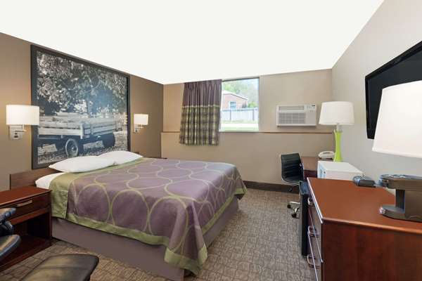  - Super 8 Hotel North Carroll