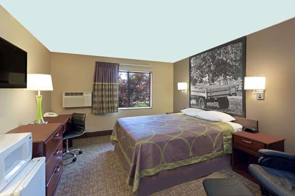  - Super 8 Hotel North Carroll