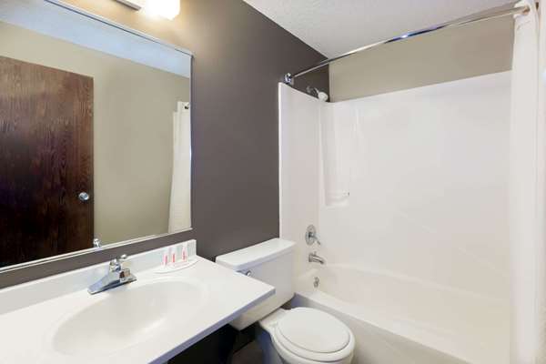  - Super 8 Hotel North Carroll