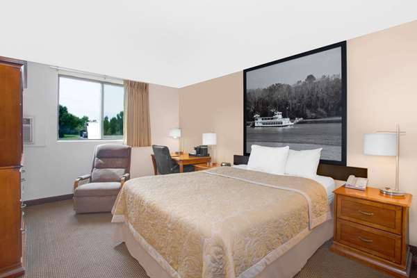  - Super 8 Hotel Clear Lake - I-35, Exit 193