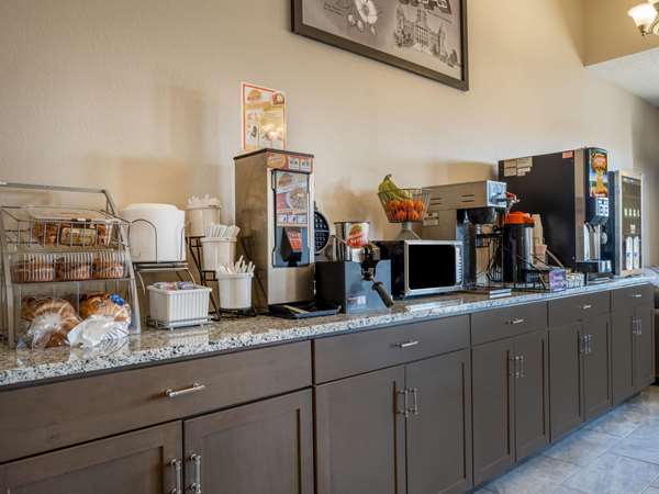  - Super 8 Hotel Clinton