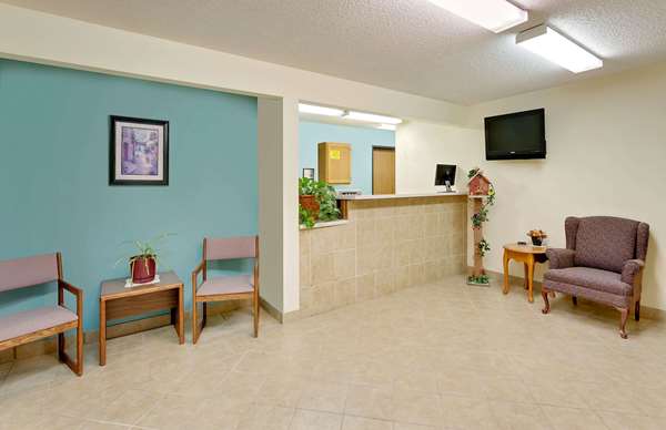  - Super 8 Hotel Dyersville