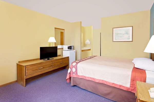  - Super 8 Hotel Dyersville