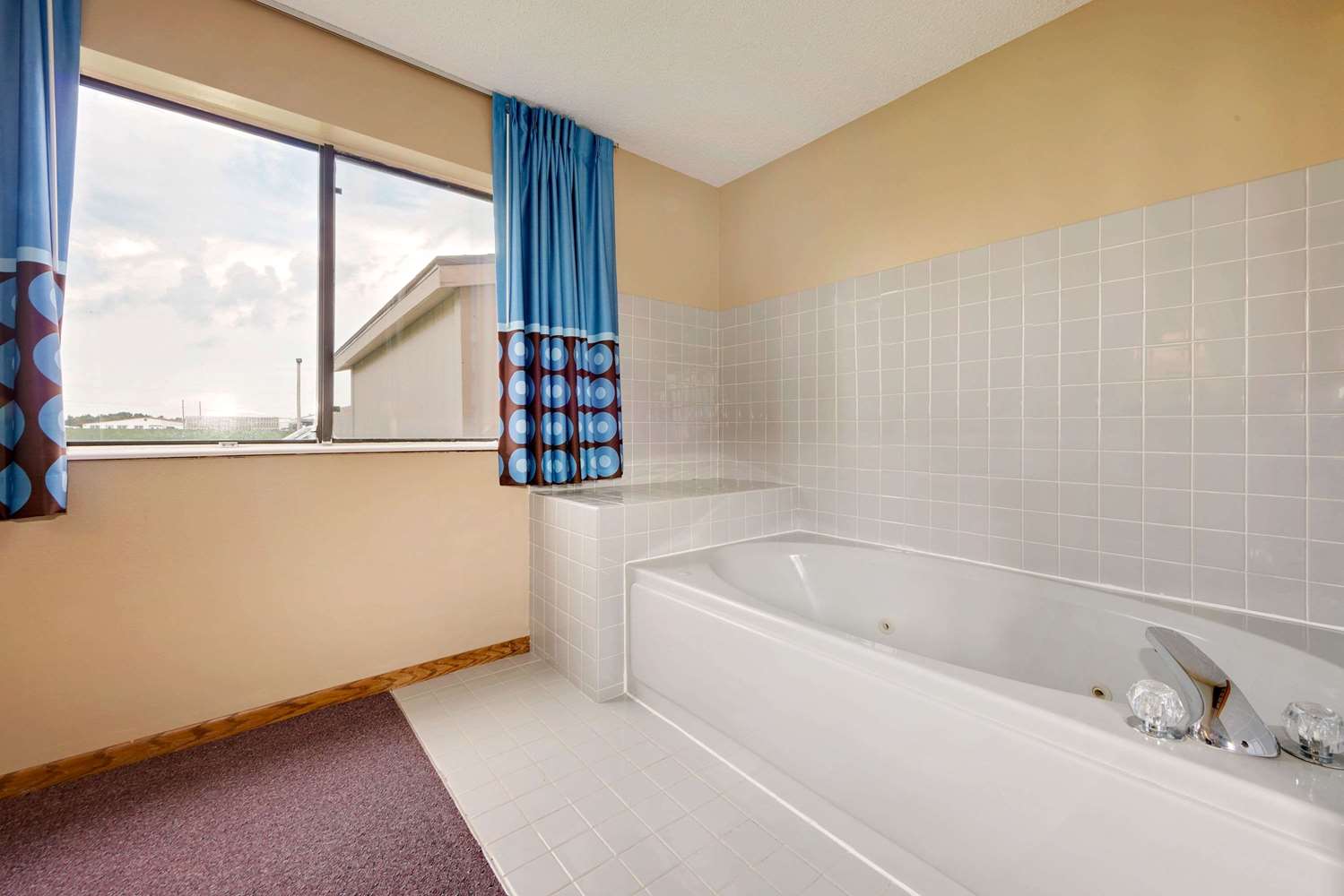 Super 8 Hotel Chariton, IA See Discounts