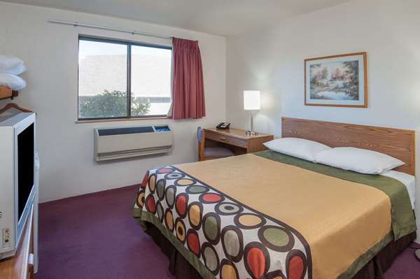  - Super 8 Hotel Salmon Arm
