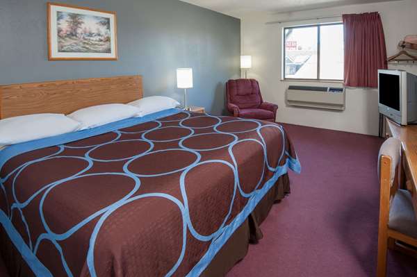  - Super 8 Hotel Salmon Arm