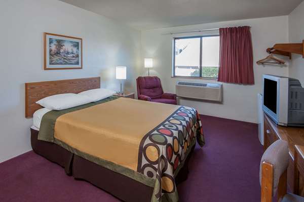  - Super 8 Hotel Salmon Arm
