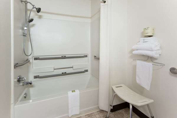  - Super 8 Hotel Salmon Arm