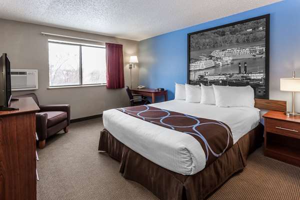 - Super 8 Hotel Dubuque