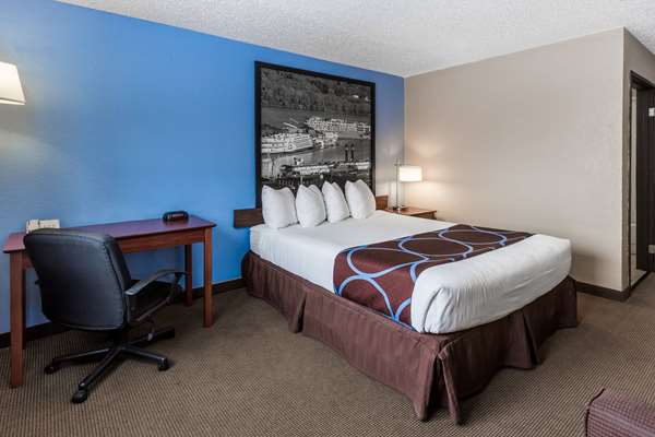  - Super 8 Hotel Dubuque