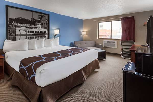  - Super 8 Hotel Dubuque