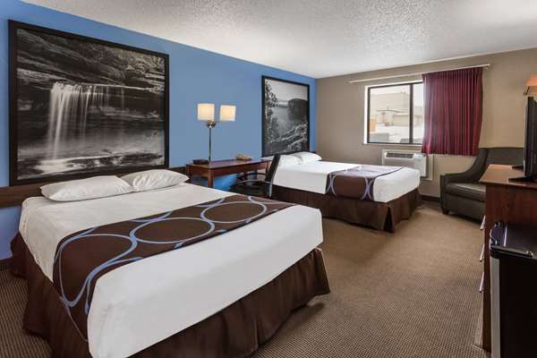  - Super 8 Hotel Dubuque
