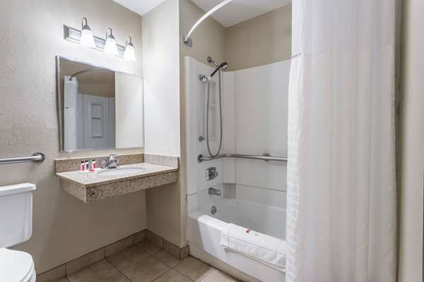  - Super 8 Hotel Dubuque