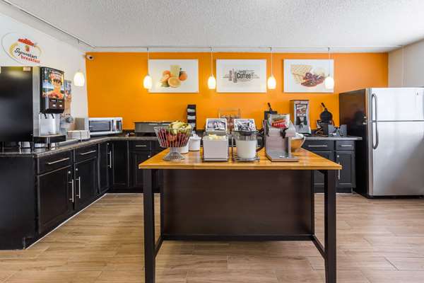  - Super 8 Hotel Dubuque