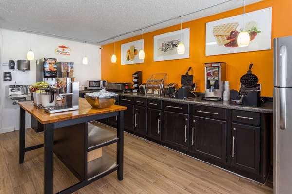  - Super 8 Hotel Dubuque