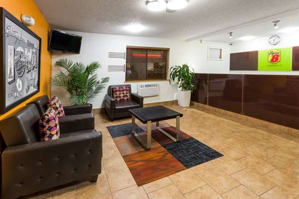  - Super 8 Hotel Dubuque