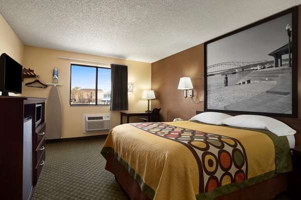  - Super 8 Hotel East Cedar Rapids