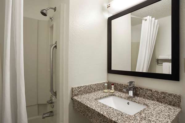  - Super 8 Hotel East Cedar Rapids