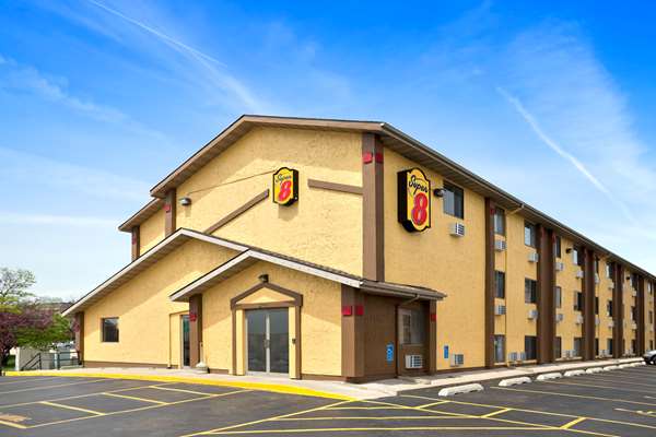 Exterior view - Super 8 Hotel East Cedar Rapids