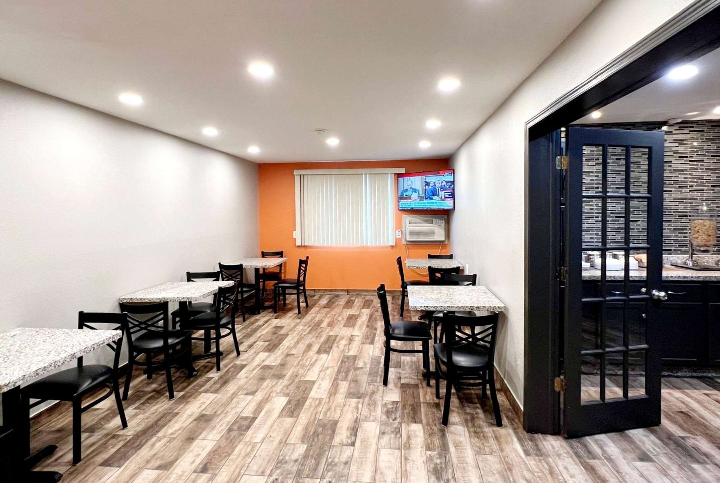 Property amenity | Super 8 by Wyndham Cedar Rapids