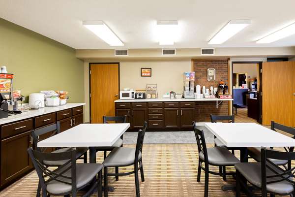  - Super 8 Motel Storm Lake