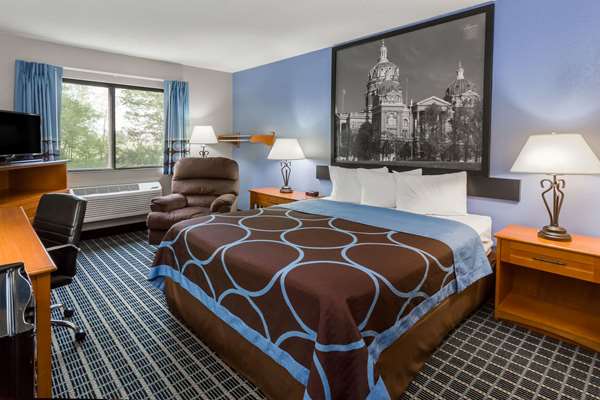  - Super 8 Hotel Coralville - I-80, Exit 242