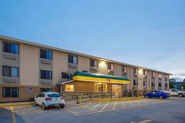 Exterior view - Super 8 Hotel Coralville - I-80, Exit 242