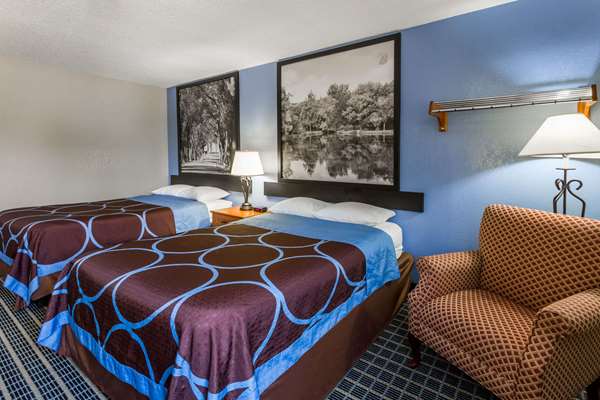  - Super 8 Hotel Coralville - I-80, Exit 242