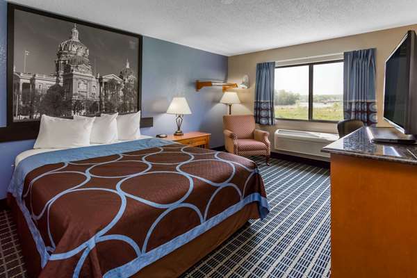  - Super 8 Hotel Coralville - I-80, Exit 242