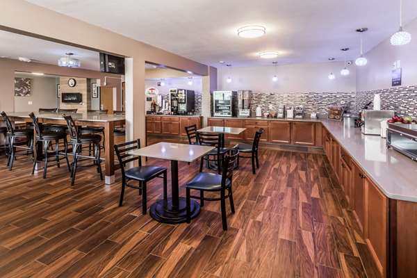  - Super 8 Hotel Coralville - I-80, Exit 242