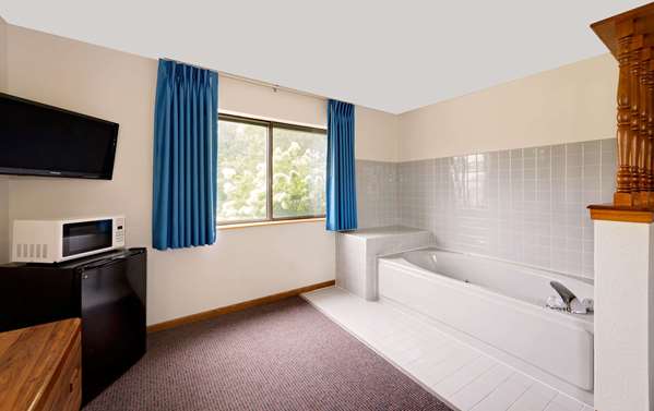  - Super 8 Hotel Centerville