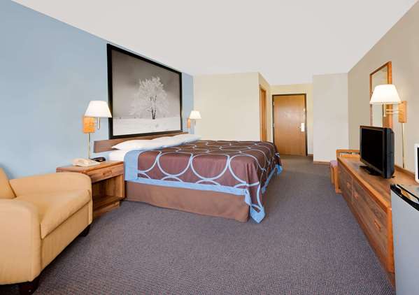  - Super 8 Hotel Centerville