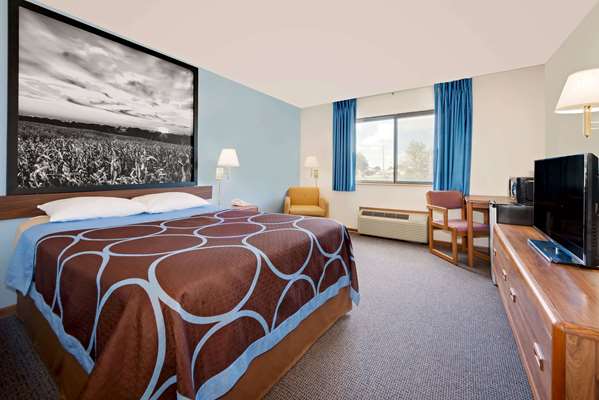  - Super 8 Hotel Centerville