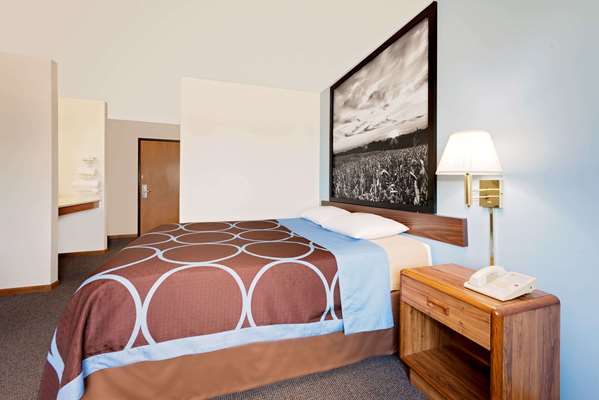  - Super 8 Hotel Centerville