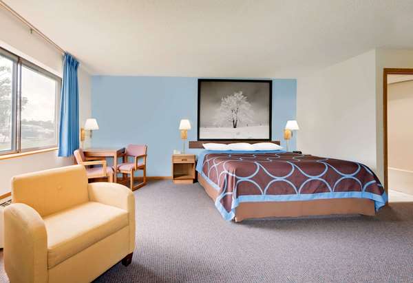 Suite - Super 8 Hotel Centerville