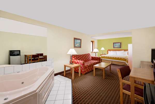 Suite - Days Inn Fort Dodge
