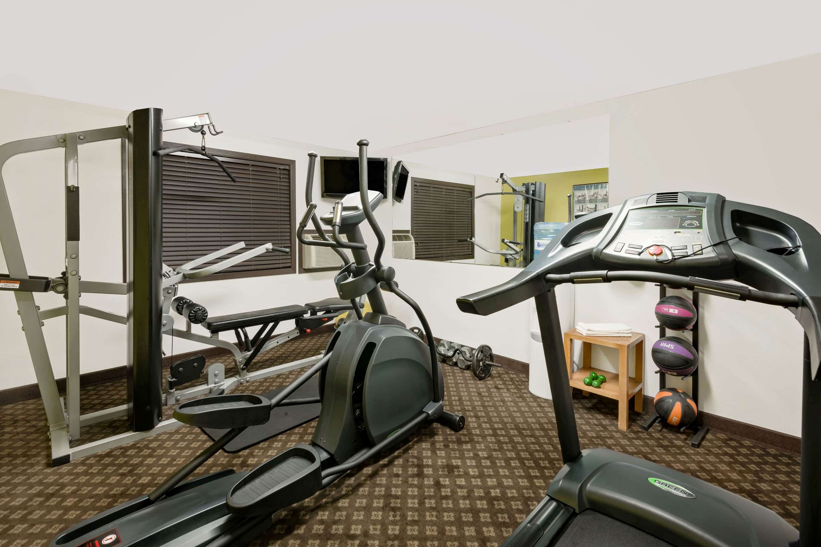 Health club fitness center gym | Days Inn by Wyndham Fort Dodge