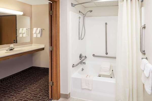  - Super 8 Hotel Muscatine