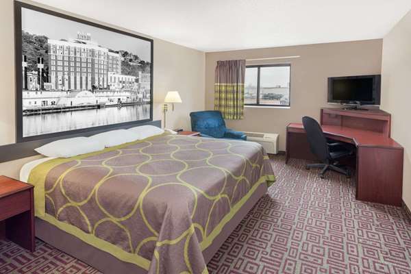  - Super 8 Hotel Muscatine