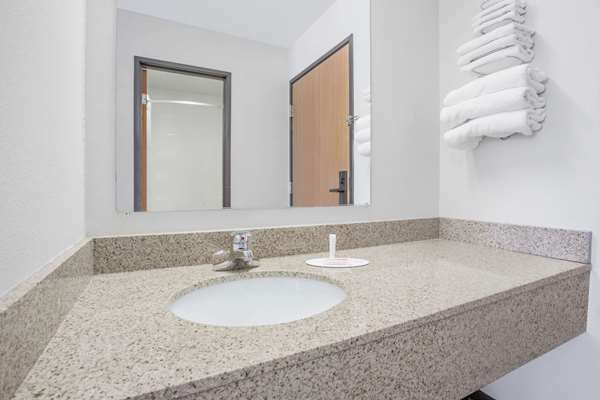  - Super 8 Hotel Independence