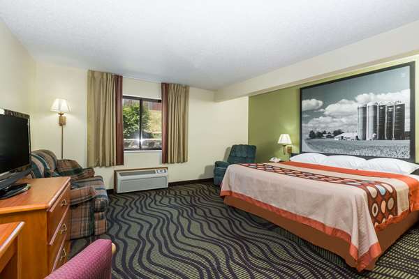 - Super 8 Hotel Newton - I-80, Exit 164