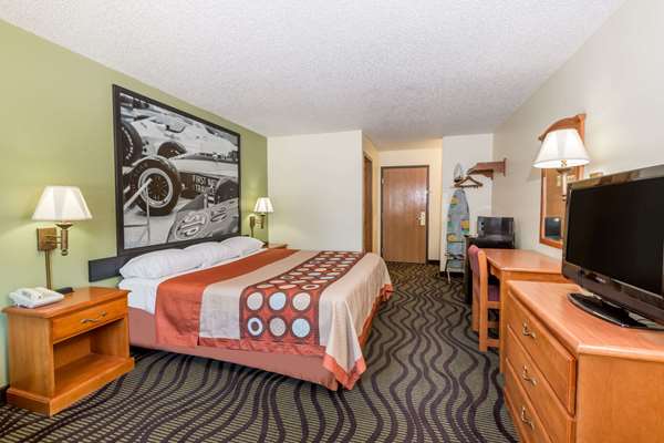  - Super 8 Hotel Newton - I-80, Exit 164