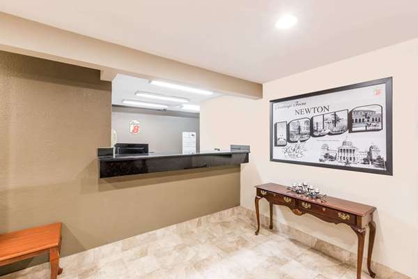  - Super 8 Hotel Newton - I-80, Exit 164