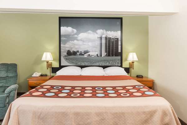  - Super 8 Hotel Newton - I-80, Exit 164